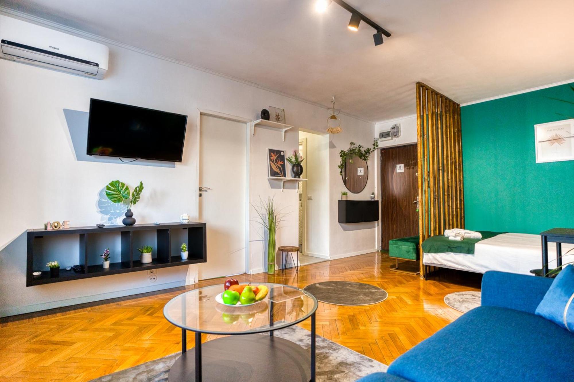 Hacienda Royal Palace - Central Designer Apartment ブカレスト エクステリア 写真
