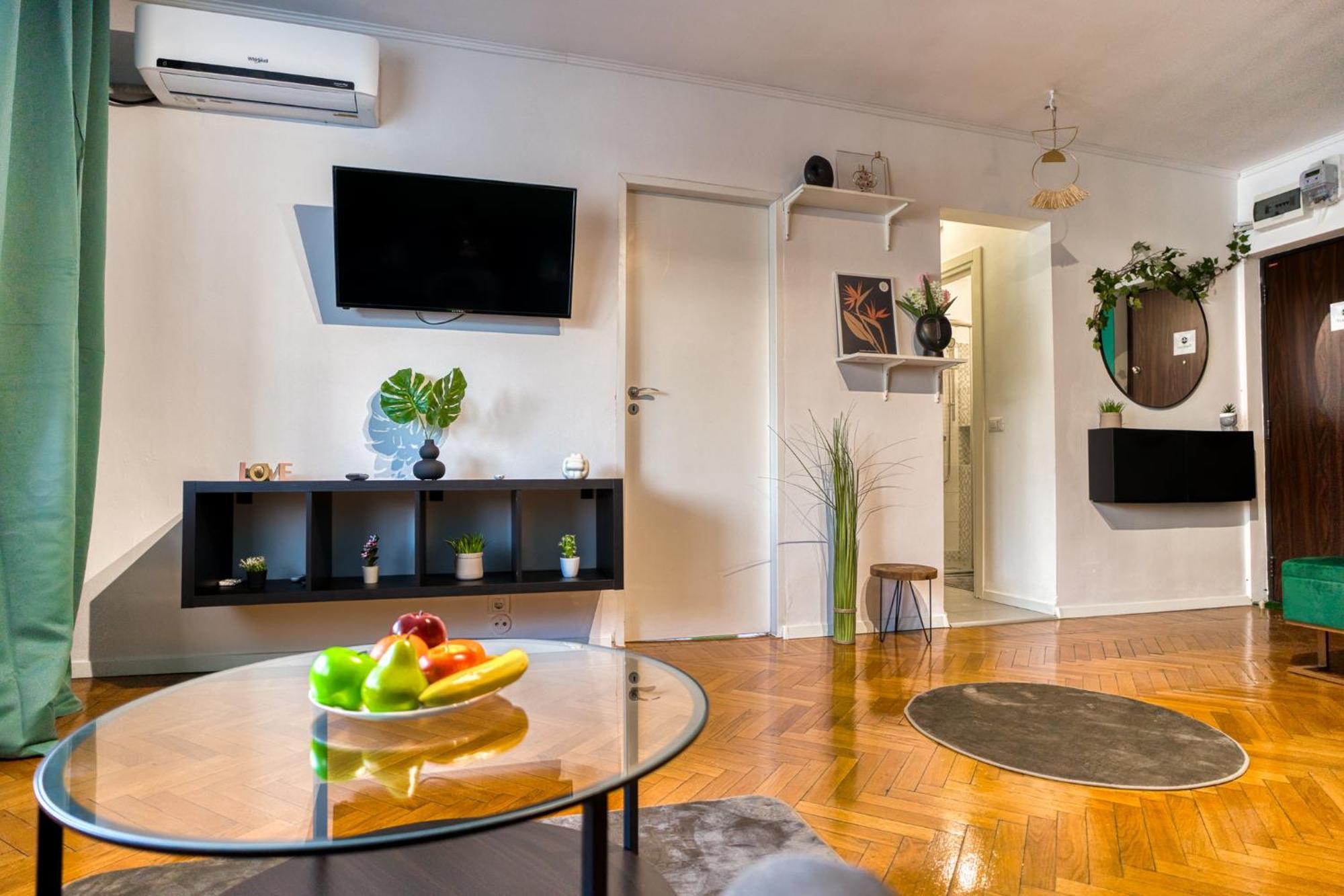 Hacienda Royal Palace - Central Designer Apartment ブカレスト エクステリア 写真